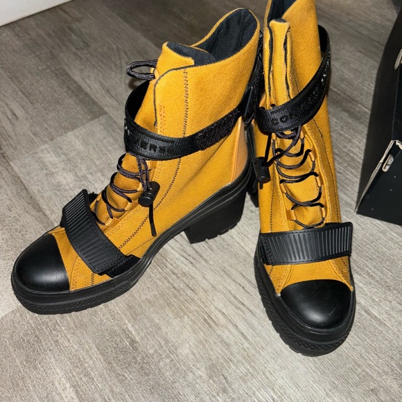 Converse Heels BRAND NEW - Picture 5 of 6